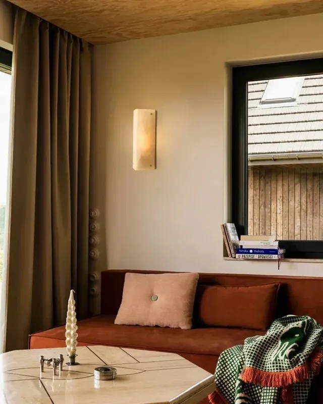 Reynard Alabaster Linear Wall Sconce - Crafted Natural Stone & Brass — LightsStory LED Linear Lights  