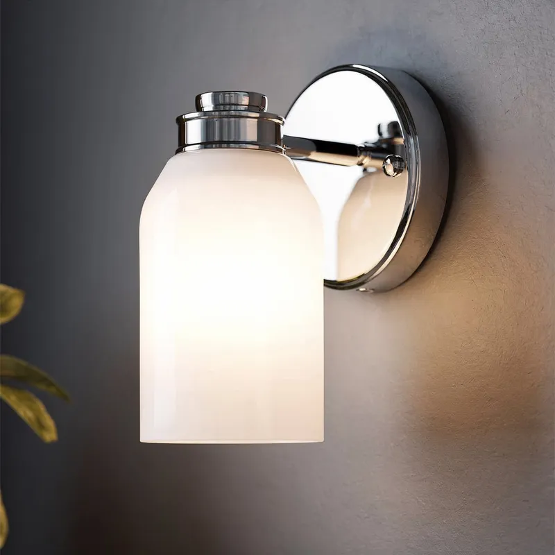 UKC20471 Modern Indoor Wall Sconce, 8.25''H x 5''W x 5.5''Dep, Chrome Finish, Inverly Collection — Urban Ambiance LED Wall Lights 75.0W 3000K