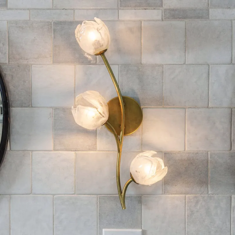 UQL22095 Natural Indoor Wall Sconce, 24.25''H x 8''W x 7.5''Dep, Vintage Brass Finish, Alderwick Collection — Urban Ambiance LED Wall Lights 10.0W 3000K