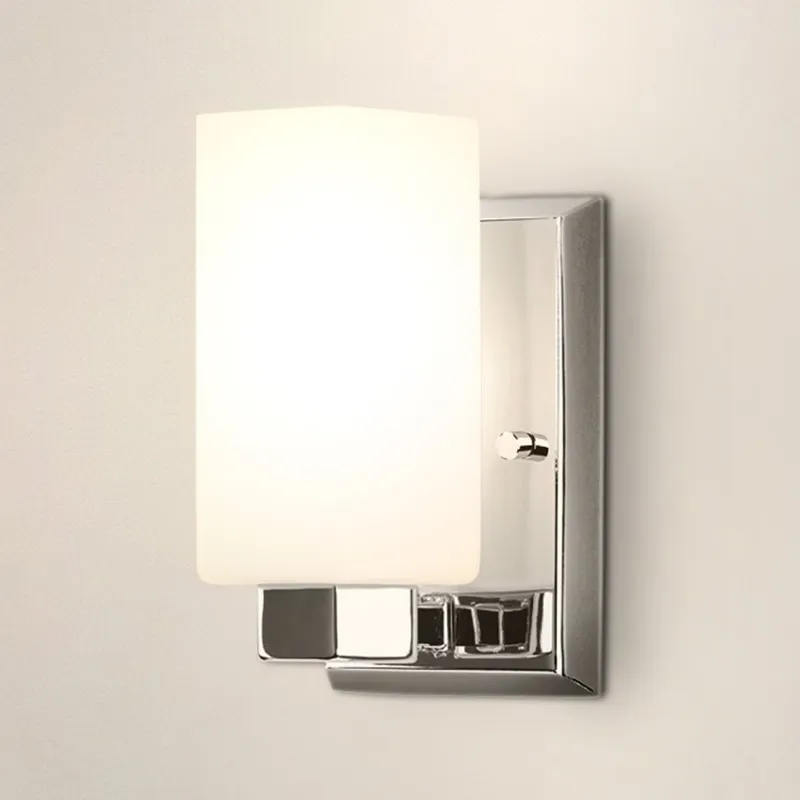 UHP4960 Classic Indoor Bath Light, 7-3/4''H x 5-3/8"W x 4-1/2''D, Polished Chrome Finish, Minden Collection — Urban Ambiance LED Smart & Connected Lighting 100.0W 3000K
